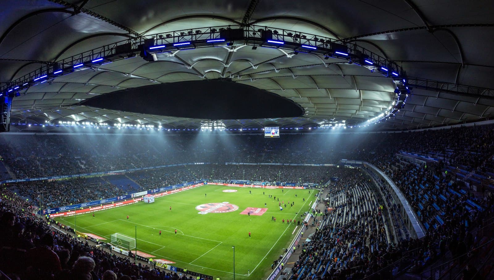 Bundesliga: Tabellenführer verliert überraschend Spitzenspiel
